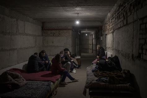 U­k­r­a­y­n­a­l­ı­ ­s­i­v­i­l­l­e­r­,­ ­m­a­n­a­s­t­ı­r­a­ ­s­ı­ğ­ı­n­d­ı­